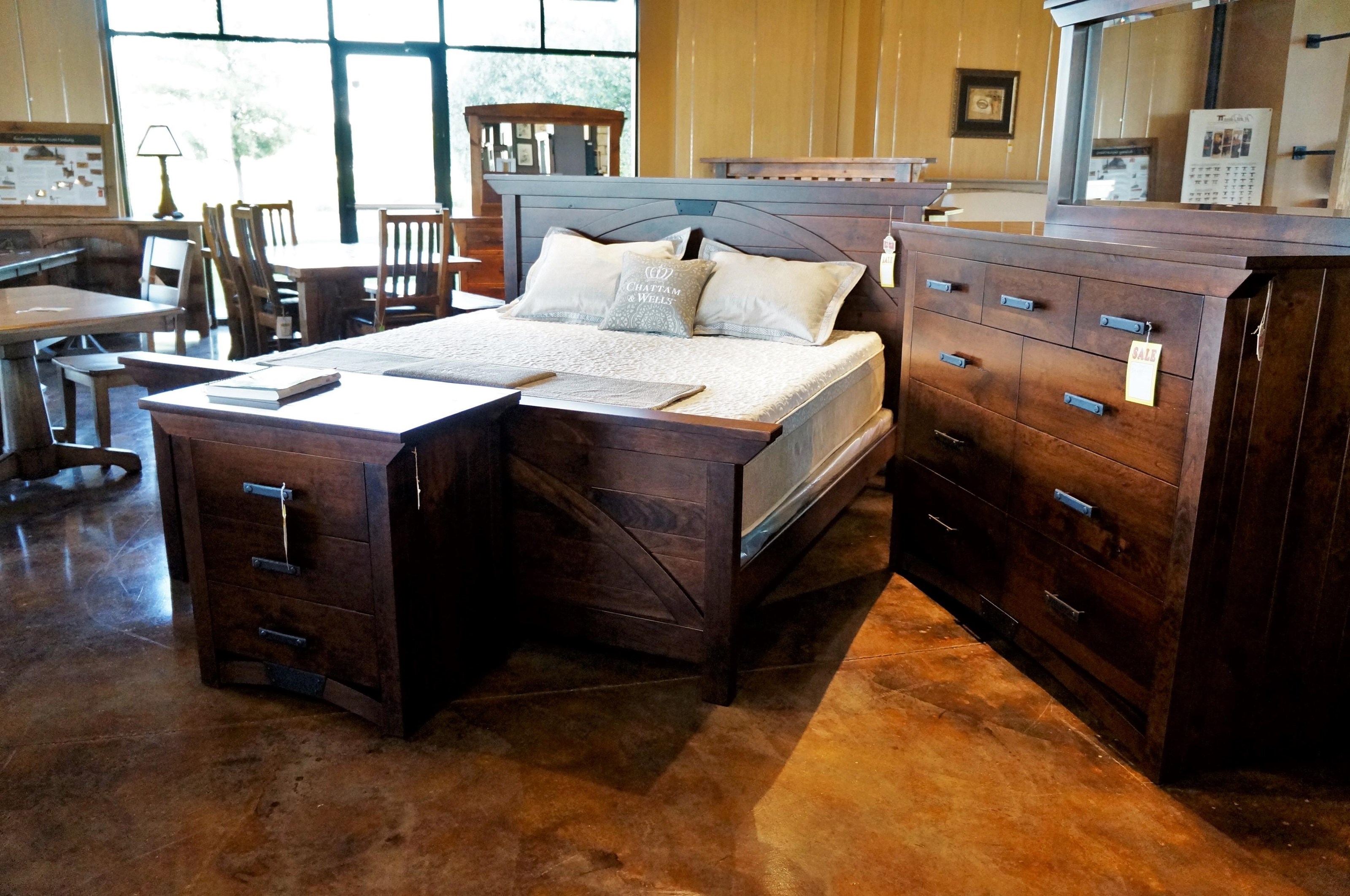 Simply Amish B and O Railroad Queen Size Trestle Bridge Panel Bed